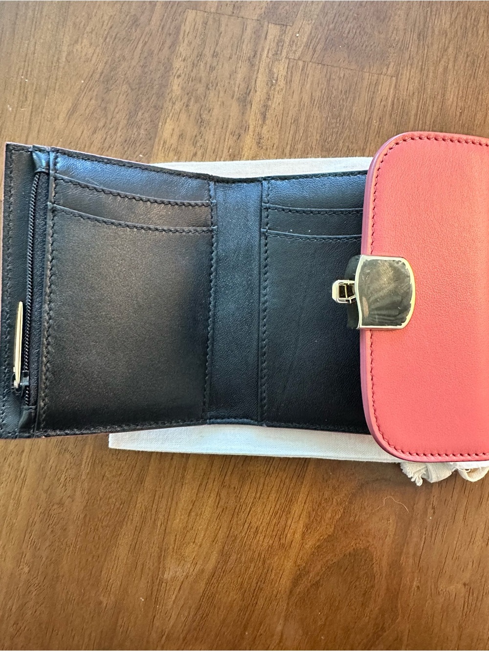 Sézane Milo Small Smooth Peach Leather Card Holder with Gold-Tone Clasp - Picture 4 of 6